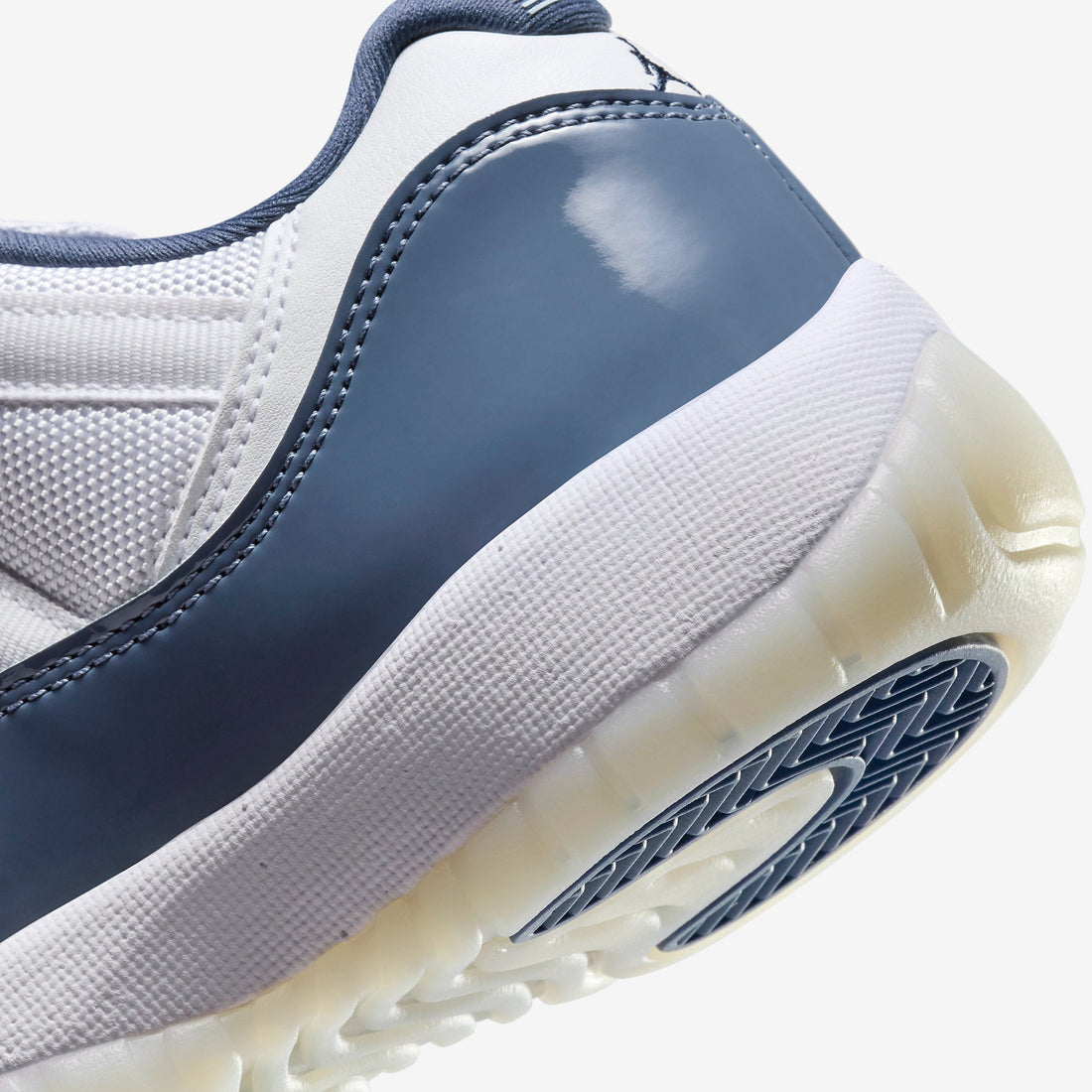 (GS) Air Jordan 11 Retro Low 'Diffused Blue / Midnight Navy' (2024) FV5121-104